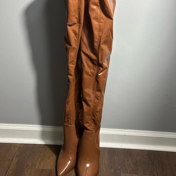 Fall boots 👢 🍁 - Picture 3 of 4